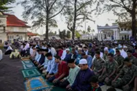 Raja of Perlis performs rain prayer with nearly 1,000 worshippers