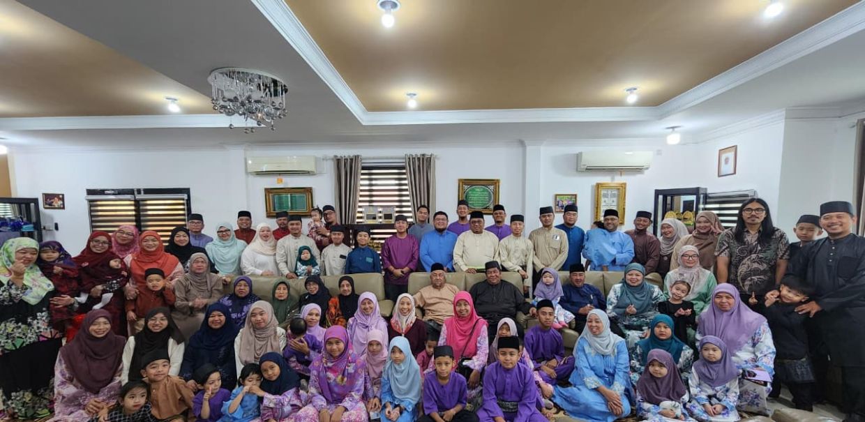 Families and friends gather to celebrate Hari Raya Aidilfitri in Bandar Seri Begawan. - Photo: Borneo Bulletin/ANN