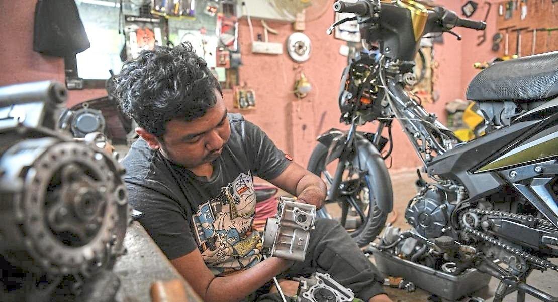 Mechaniker trotzt allen Widrigkeiten