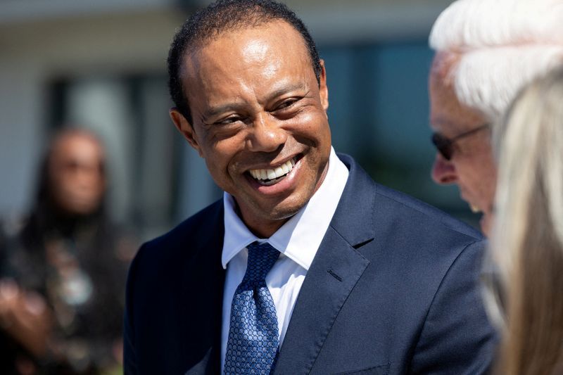 Golf-Tiger Woods arrested on DUI charge after Florida car crash