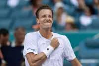 Tennis-Sinner on doorstep of 'Sunshine Double' after beating Zverev in Miami