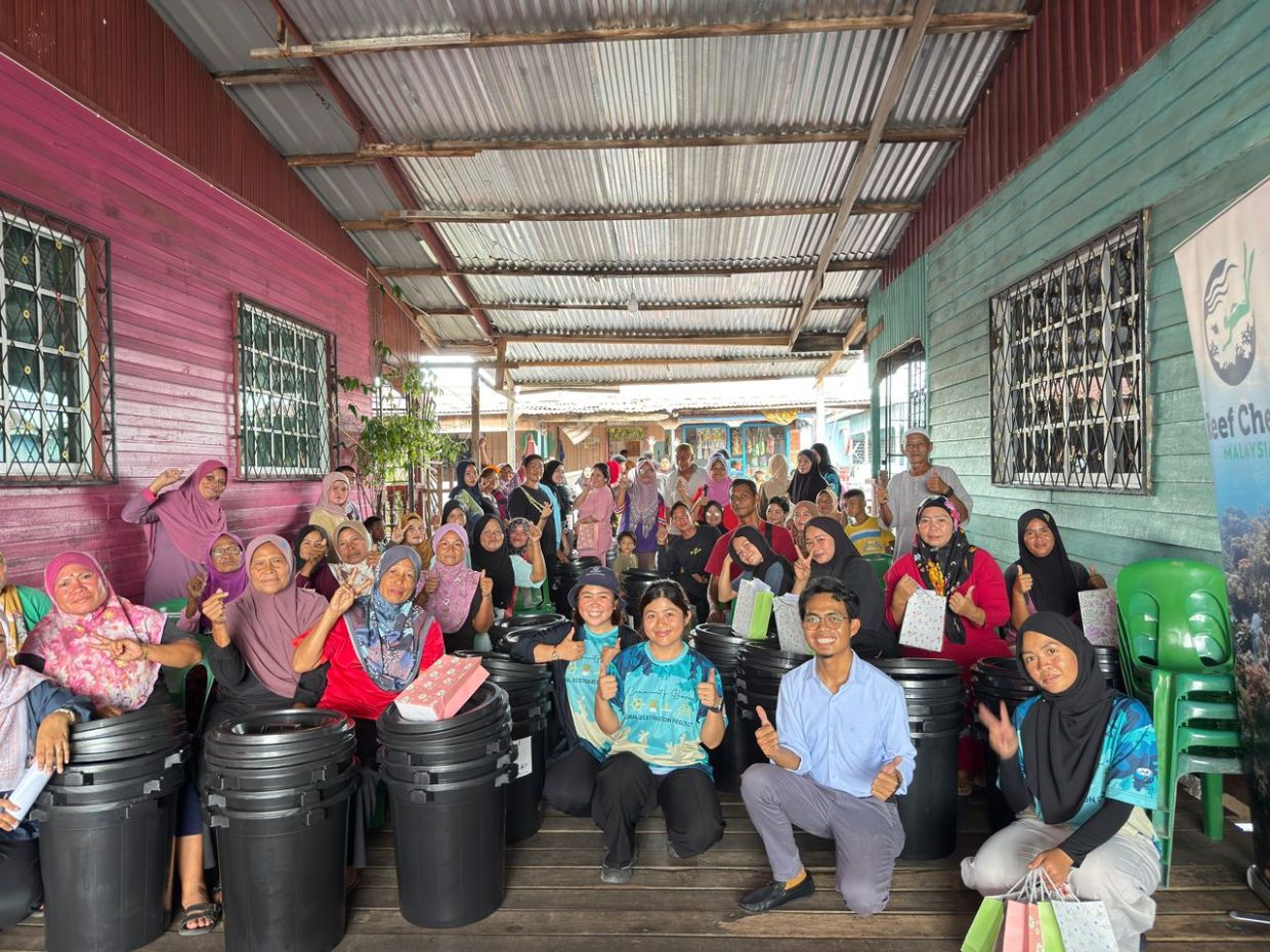 Pilot waste disposal programme shows Sabah water villages can be active partners in conservation
