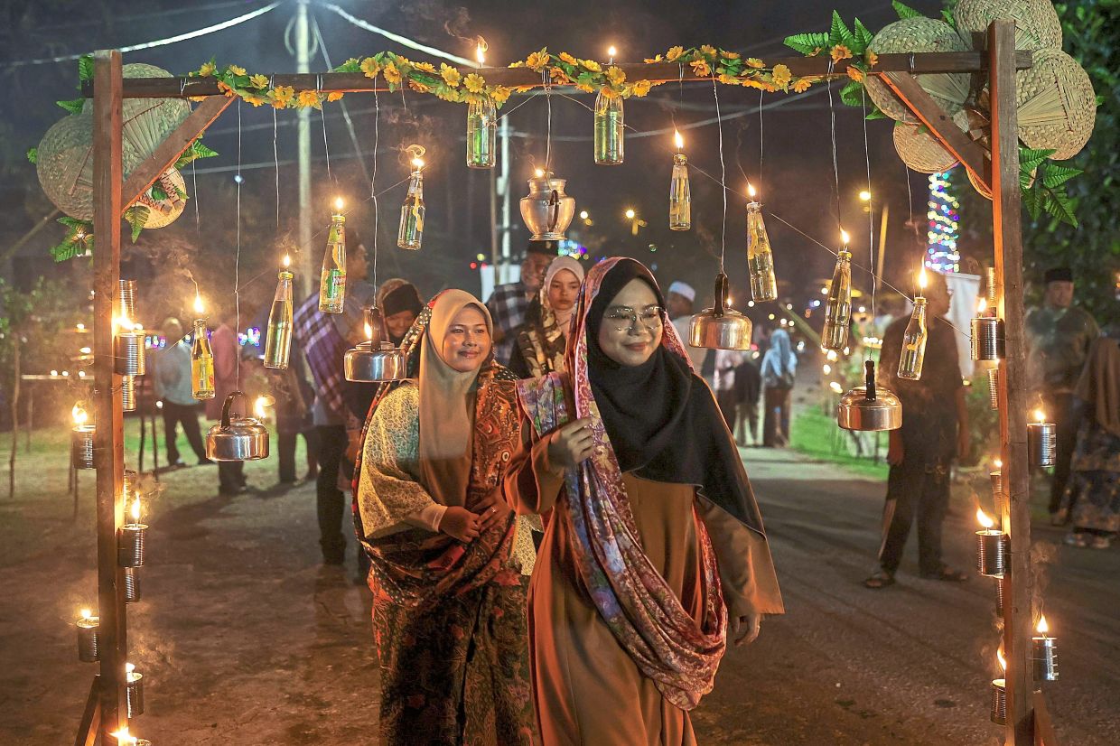 Creativity on display at every turn across Pahang with pelita made from bottles.