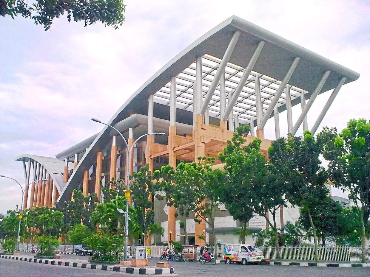 北干巴鲁的 Soeman HS 图书馆会让建筑爱好者感到高兴。 — 维基共享资源