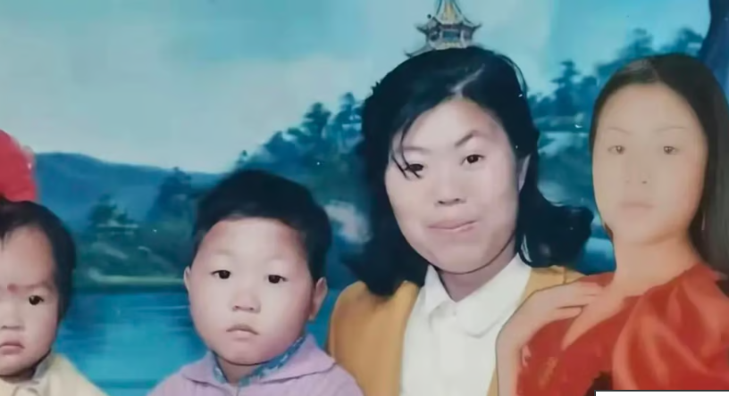 An early picture of the siblings’ family before tragedy tore them apart. - mp.weixin.qq.com