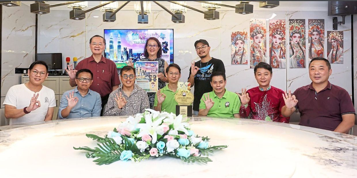 Wong (seated centre) with committee members and judges for the 3rd Lotus Light Cup Creative Colouring & Drawing Competition.