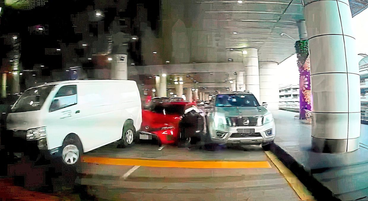 Man nabbed after ramming vehicles in KLIA chase | The Star