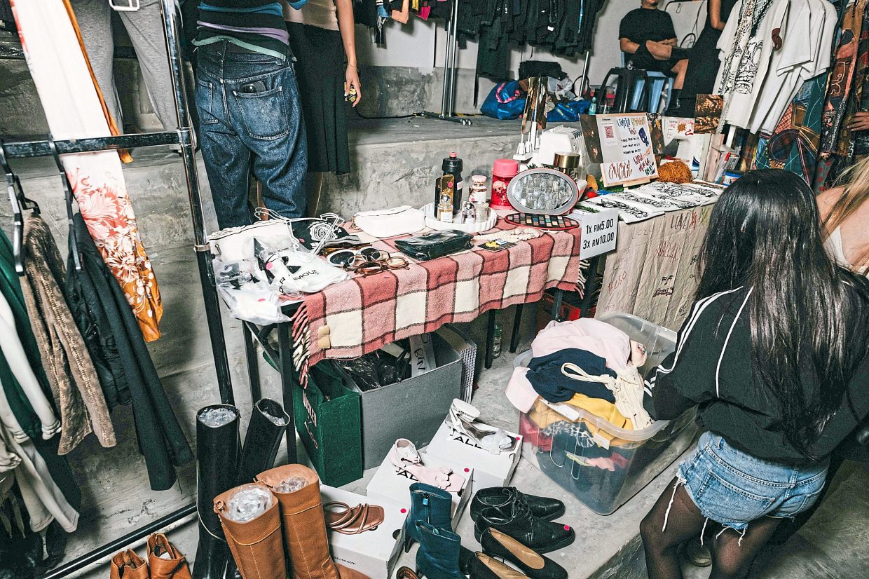 Pop-up vendors offering a variety of fashion options are especially appealing to younger shoppers. Photo: Slayworld