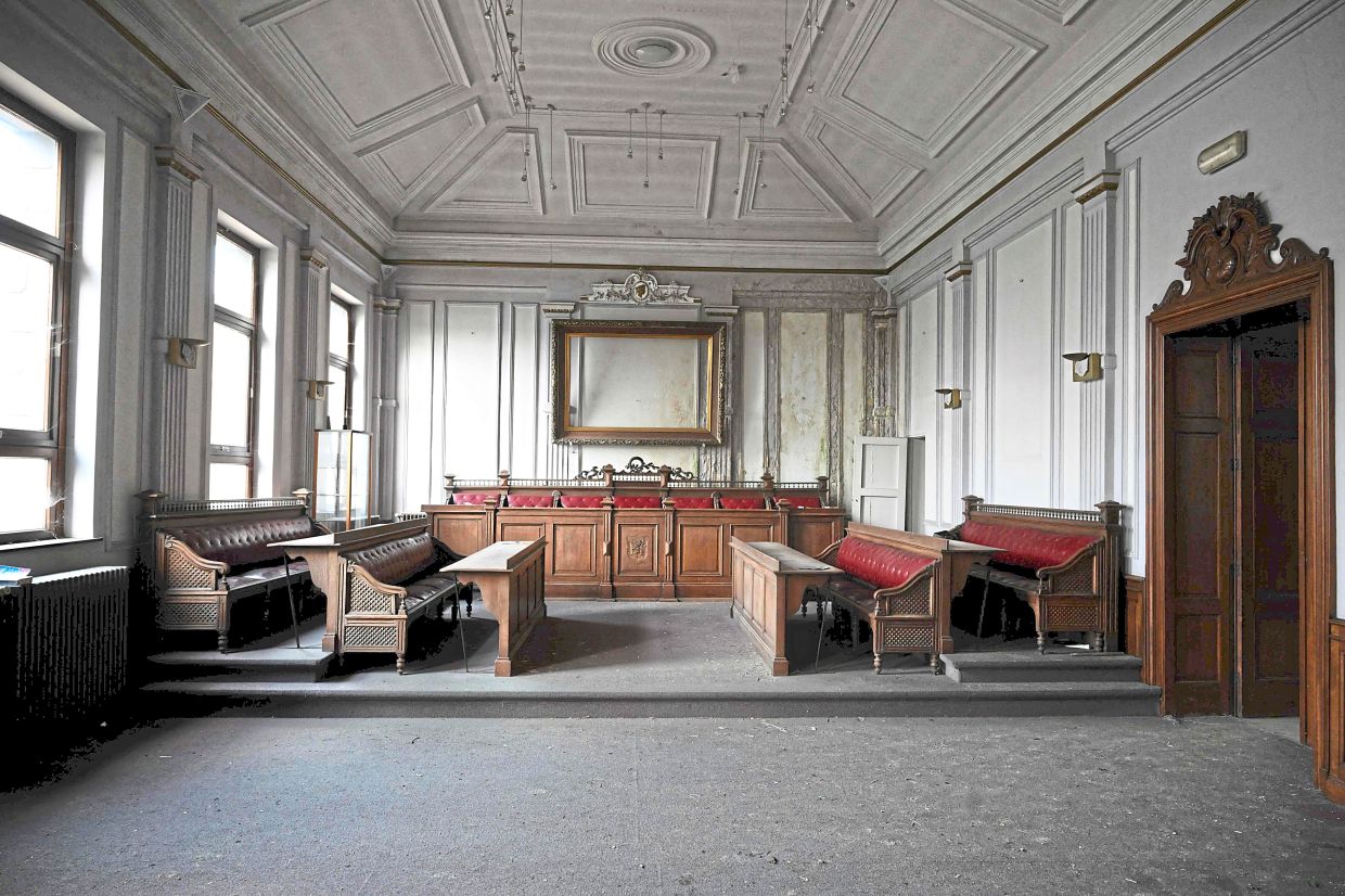 The main room of an abandoned town hall in Charleroi, a paradise for urbexers.