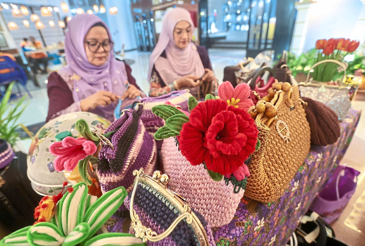 Rukhsana Banu Wahid,56 showing the handmade crochet handbag at their exhibition booth during the state-level Women’s Day celebration at Menara Bandaraya, Seberang Perai City Council (MBSP) in Bukit Mertajam. (March 31, 2026) — ZHAFARAN NASIB/The Star.