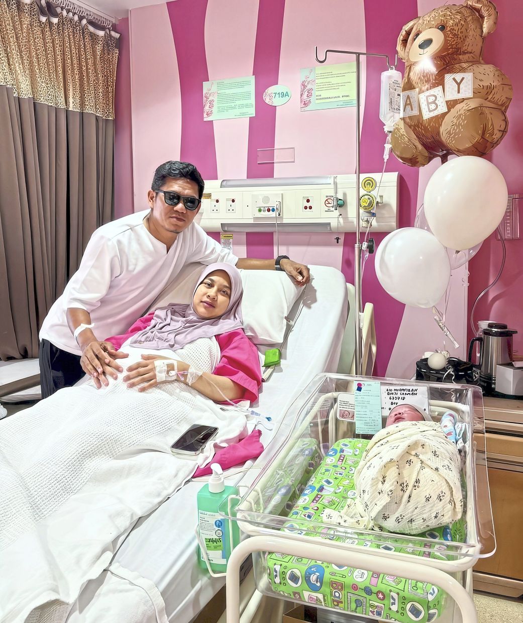 Zuhairi and Hanisah welcomed their fourth child at Puteri Specialist Hospital in Johor Baru on the first day of Aidilfitri.(Left) Hairul Hafizi and Nurafiqah with their third son who arrived on the third day of Syawal, at KPJ Johor Specialist Hospital.