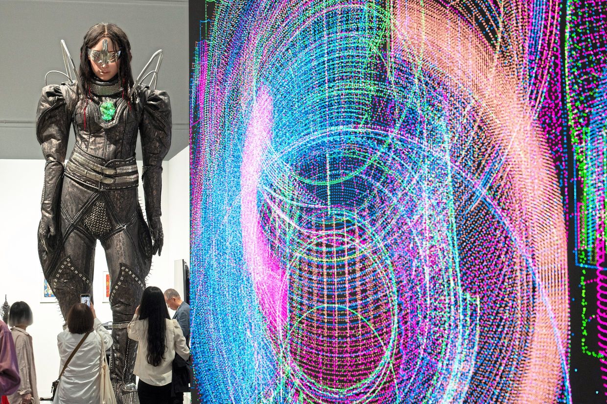 Artworks titled 'Lili' by Tim Yip (left) and 'PXL Duo Pod’ by Kim Asendorf. Photo: Art Basel