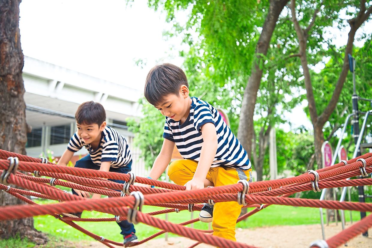 How-to motor skills and movement patterns like riding a bicycle, swimming, playing an instrument or typing fall into this broad category.