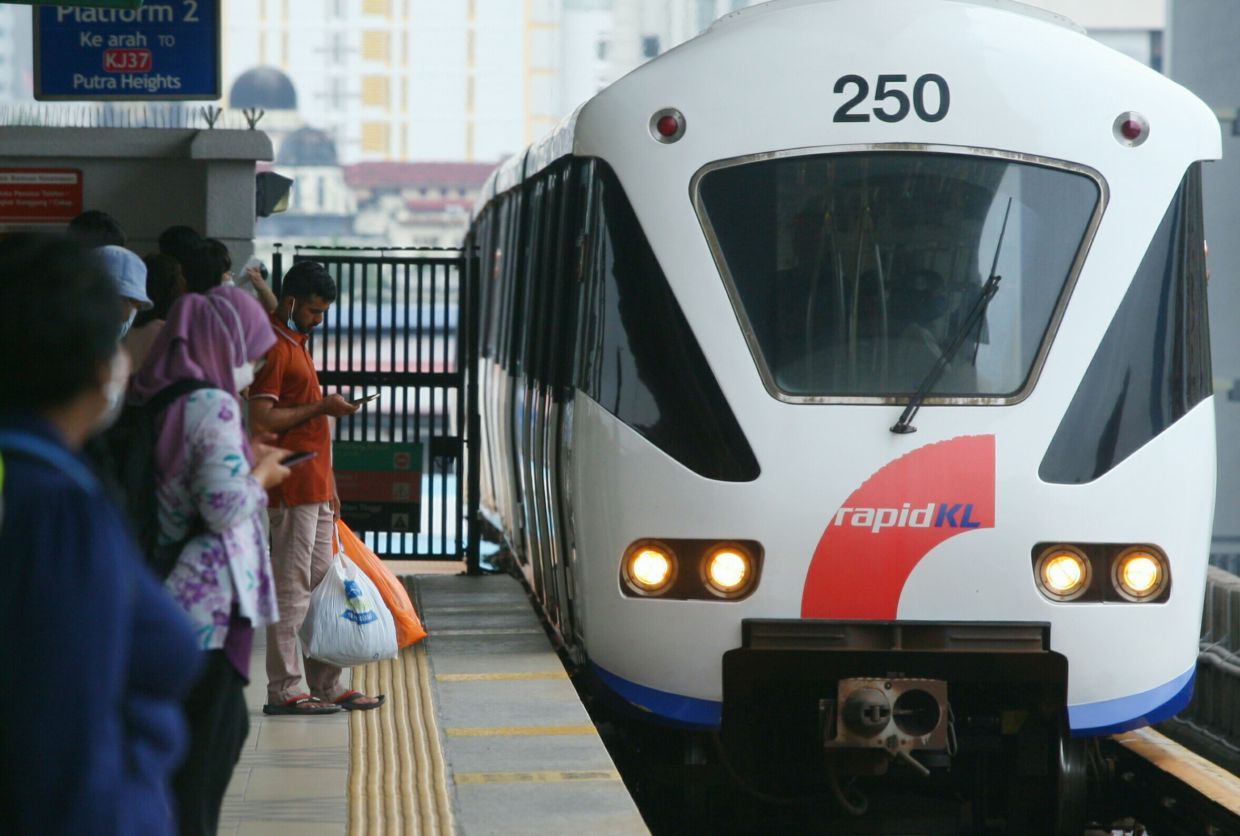 Passenger falls on tracks at Abdullah Hukum Station