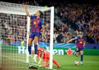 Soccer-Barcelona brush aside Real Madrid to make Women's Champions League semis