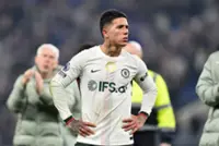 Soccer-Chelsea drop Fernandez for two games for comments on his future