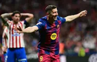 Soccer-Barcelona beat 10-man Atletico to take major step towards title