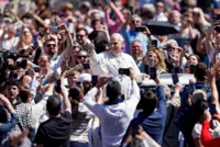 'Choose peace': Pope marks first Easter Sunday under cloud of chaotic Middle East conflict