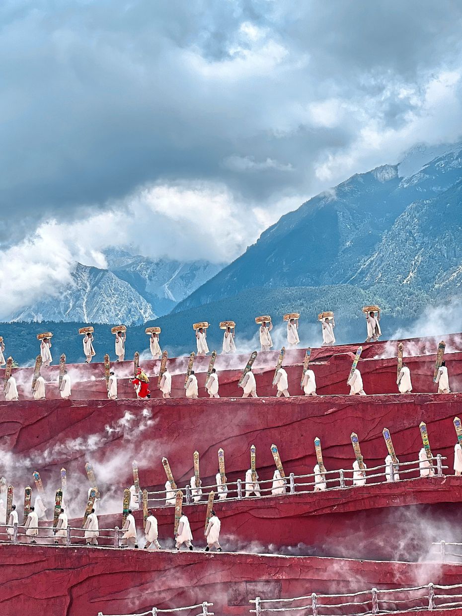 Watch Impression Lijiang at the Jade Dragon Snow Mountain.