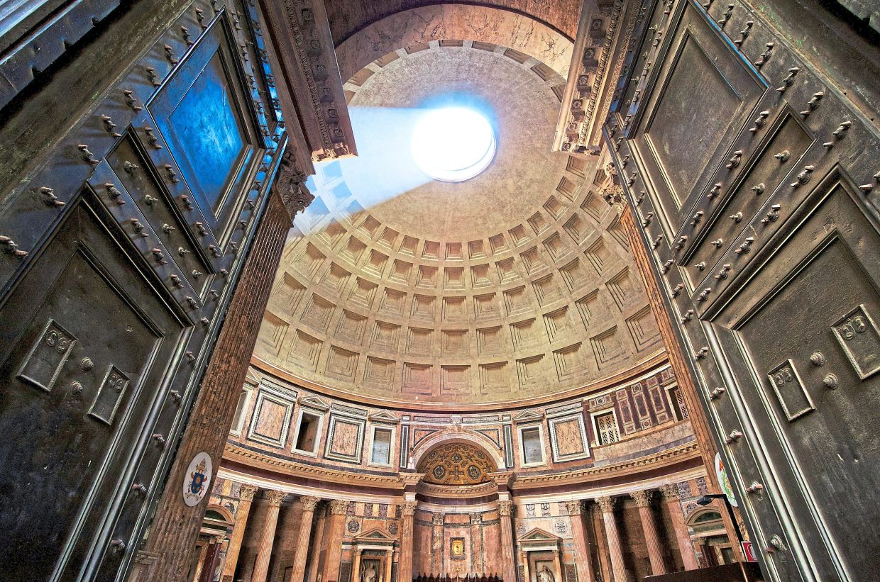 Pantheon boasts the world’s largest unreinforced concrete dome.