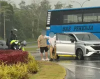 QuickCheck: Did a driver stop mid-roundabout and attack a motorcyclist in Kulai?