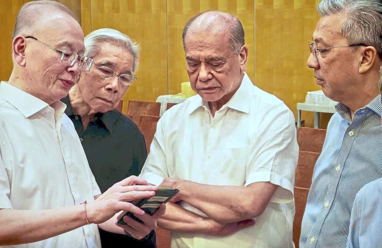 Loss of a mentor: MCA past and present leaders (from left) Dr Wee, Tan Sri Lim Ah Lek, Tan Sri Chan Kong Choy and Tan Sri Liow Tiong Lai sharing their thoughts after paying their last respects to Dr Ling. — LOW LAY PHON/The Star