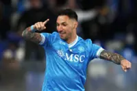 Soccer-Napoli edge Milan to keep Serie A title hopes alive