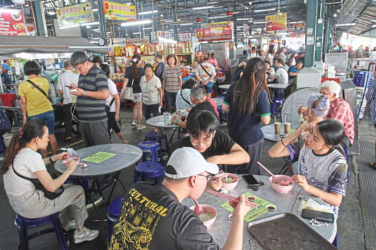 Lebuh Cecil market also houses hawker stalls selling a variety of popular street food.