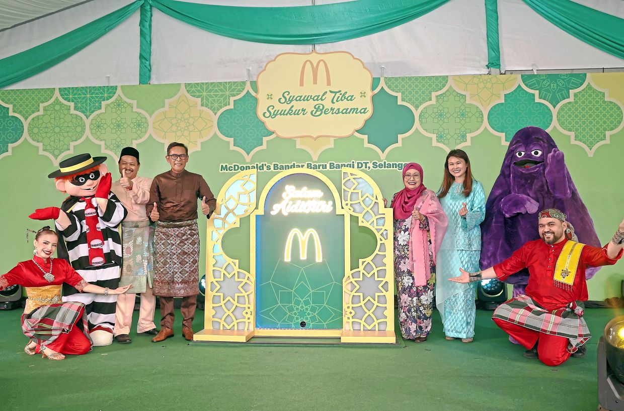 Fast-food chain spreads Raya joy | The Star