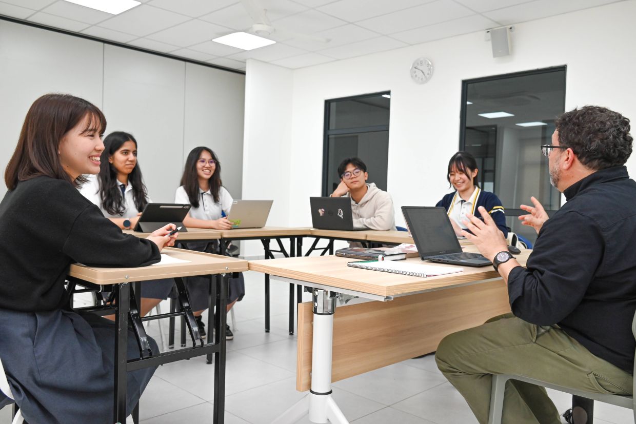 SISM students participate in a lively, collaborative discussion designed to spark intellectual curiosity while nurturing critical thinking, adaptability and compassion.