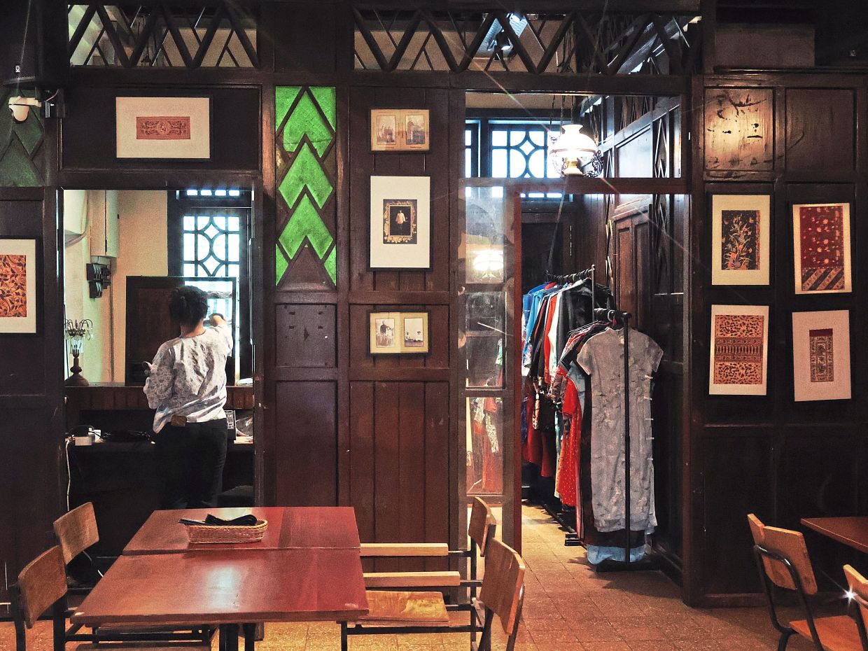 The original partitions and fittings were preserved, making the interior feel truly rustic.