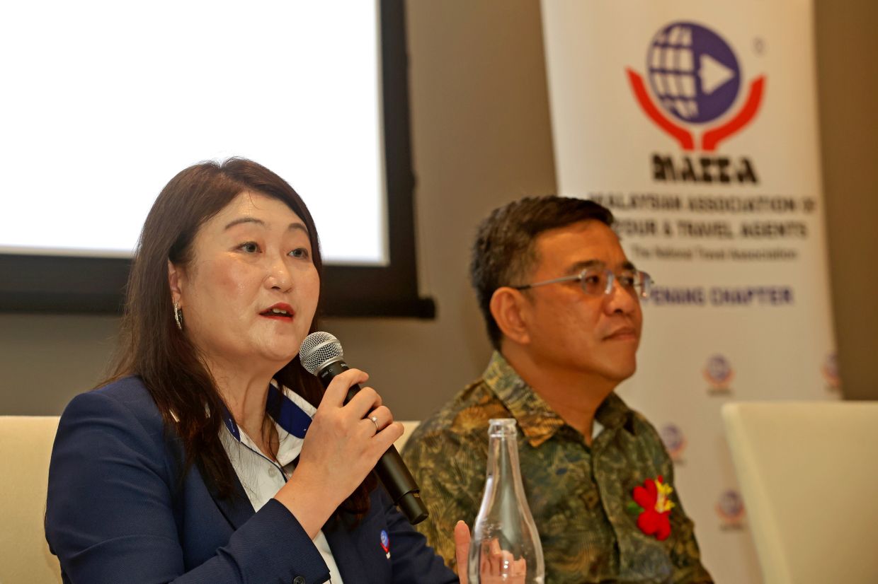 MATTA Penang chapter chairman Carolyn Leong (left) while Penang tourism and creative economy committee chairman Wong Hon Wai with her during MATTA FAIR PENANG press conference at Penang Waterfront Convention Centre (PWCC). — CHAN BOON KAI/The Star