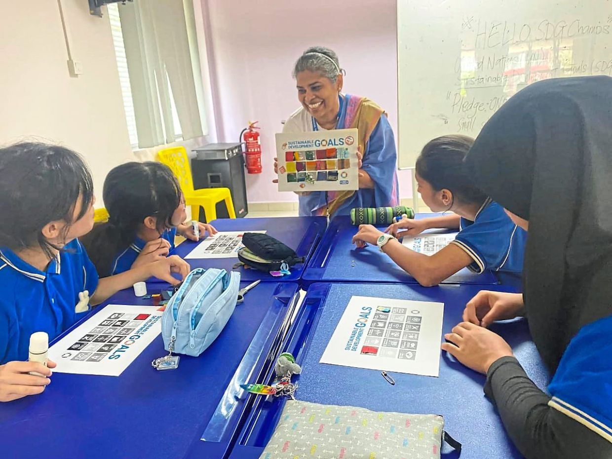 Padmani sharing eco-friendly practices with students. Photo: Padmani Suppiah