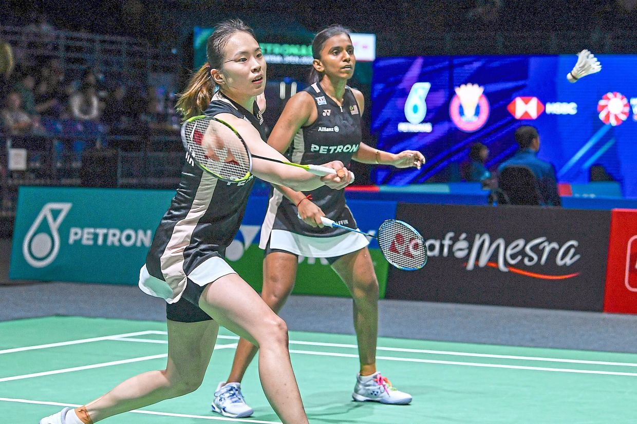 Pearly-Thinaah survive scare to reach last eight