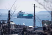 Shipowners eye Hormuz ceasefire window for 800 trapped vessels