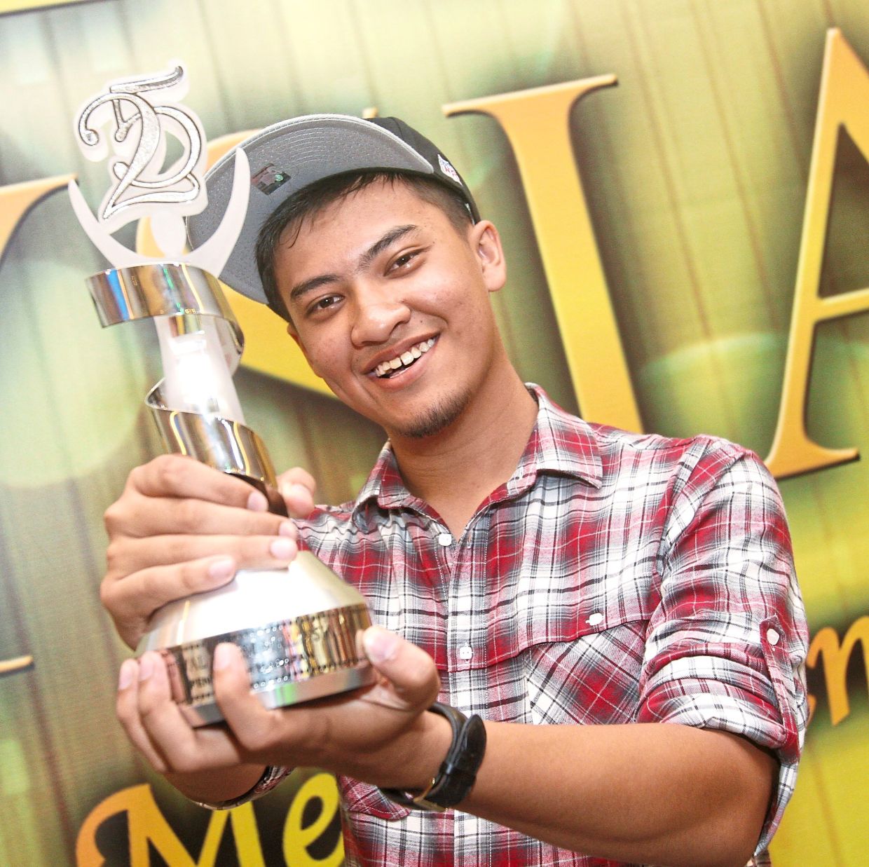 Syafiq Yusof wins the Best New Director award at the Malaysia Film Festival 25 for his film SAM (Saya Amat MencintaiMu) at the age of 20. Photo Filepic