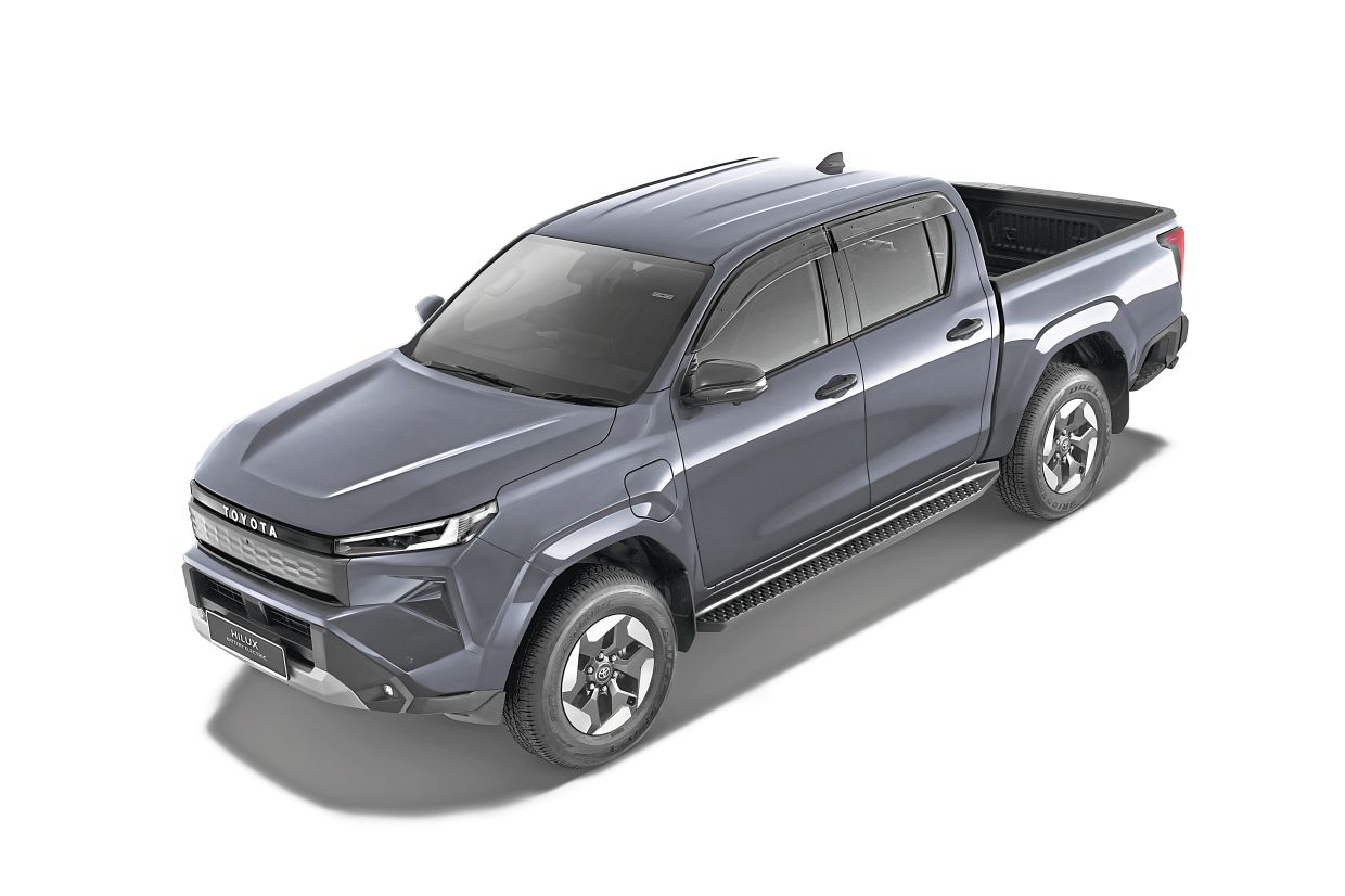 As Toyota’s first global retail pickup BEV, the Hilux BEV extends sustainable mobility into essential sectors such as logistics, construction and agriculture.