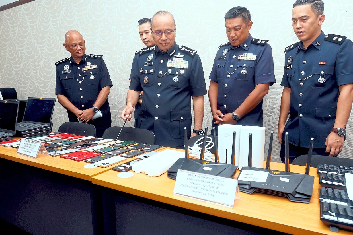 A cryptocurrency scam call centre targeting victims in Italy has been shuttered following a raid on a homestay in Bagan Datuk, leading to the arrest of 22 Chinese nationals.