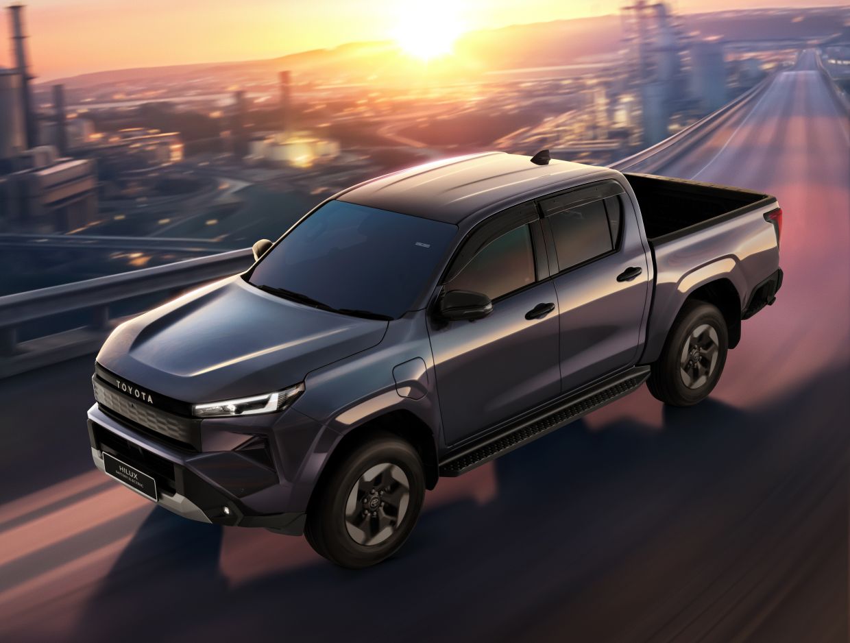 As Toyota's first global retail pickup BEV, the Hilux BEV extends sustainable mobility into essential sectors such as logistics, construction and agriculture.