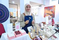 Transforming glass into elegant accessories