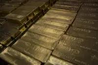 Gold keeps winning the battle with economists