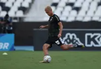 Soccer-Former Japan midfielder Honda to join Singapore side FC Jurong