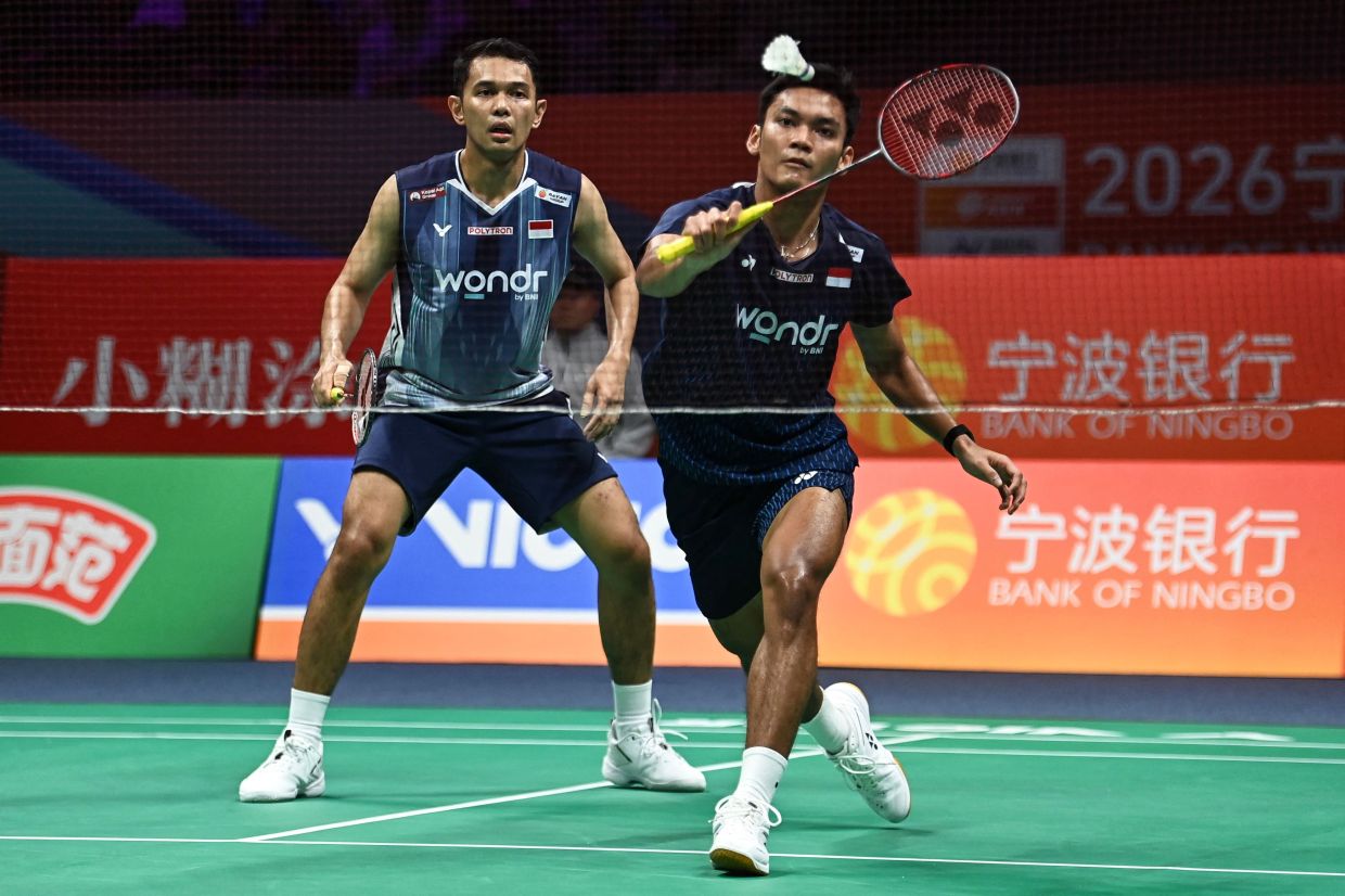 Indonesia's Muhammad Shohibul Fikri (right) and Fajar Alfian hit a return to South Korea's Kang Min-hyuk and Ki Dong-ju during their men's doubles semifinal match at the Badminton Asia Championship in Ningbo, eastern China's Zhejiang province on April 11, 2026. -- Photo by CN-STR / AFP) 