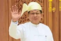 Junta chief sworn in as president