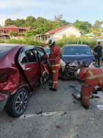 Woman trapped in vehicle in Jalan Kuala Selangor four-vehicle crash