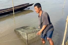 Boats that once ferried visitors along the Kok River to the elephant camp, nearby hot springs and other riverside tourist spots, also lie disused.