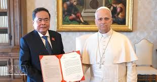Chairman Man expressed his appreciation for the Pope’s warm reception of the high-level Vietnamese delegation, and extended respectful greetings and best wishes to the Pope on the occasion of Easter 2026.