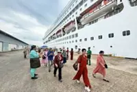 Cruise visitors explore Brunei's local treasures, landmarks