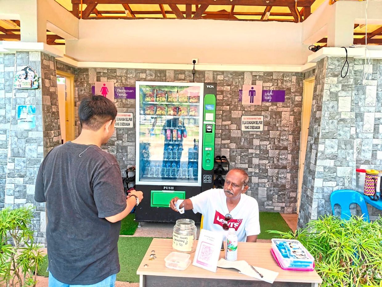 The 66-year-old retired customer service officer now spends his mornings tending to the public toilets at Dataran Tanjung Emas here, a popular riverside square overlooking Sungai Muar.