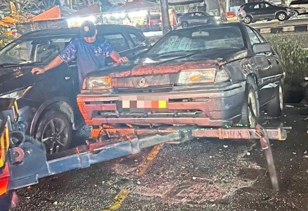 Ampang Jaya Municipal Council (MPAJ) in Selangor has launched a series of enforcement sweeps to clear commercial areas of abandoned cars and unauthorised parking barriers.